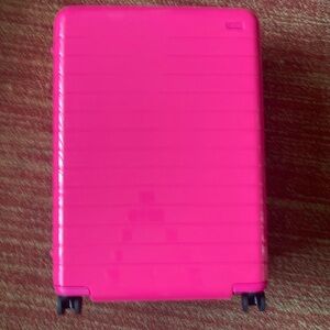 🦄Away Large suitcase in Paradise Pink 🦄🦄